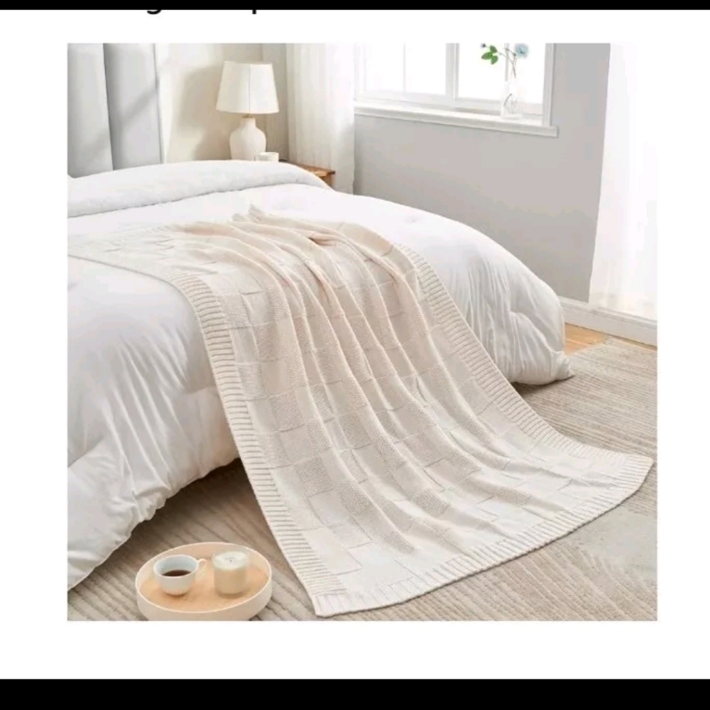CozeCube Knit White/Cream checkered Throw Blanket "50x60" Factory Sealed Plastic - Picture 5 of 7